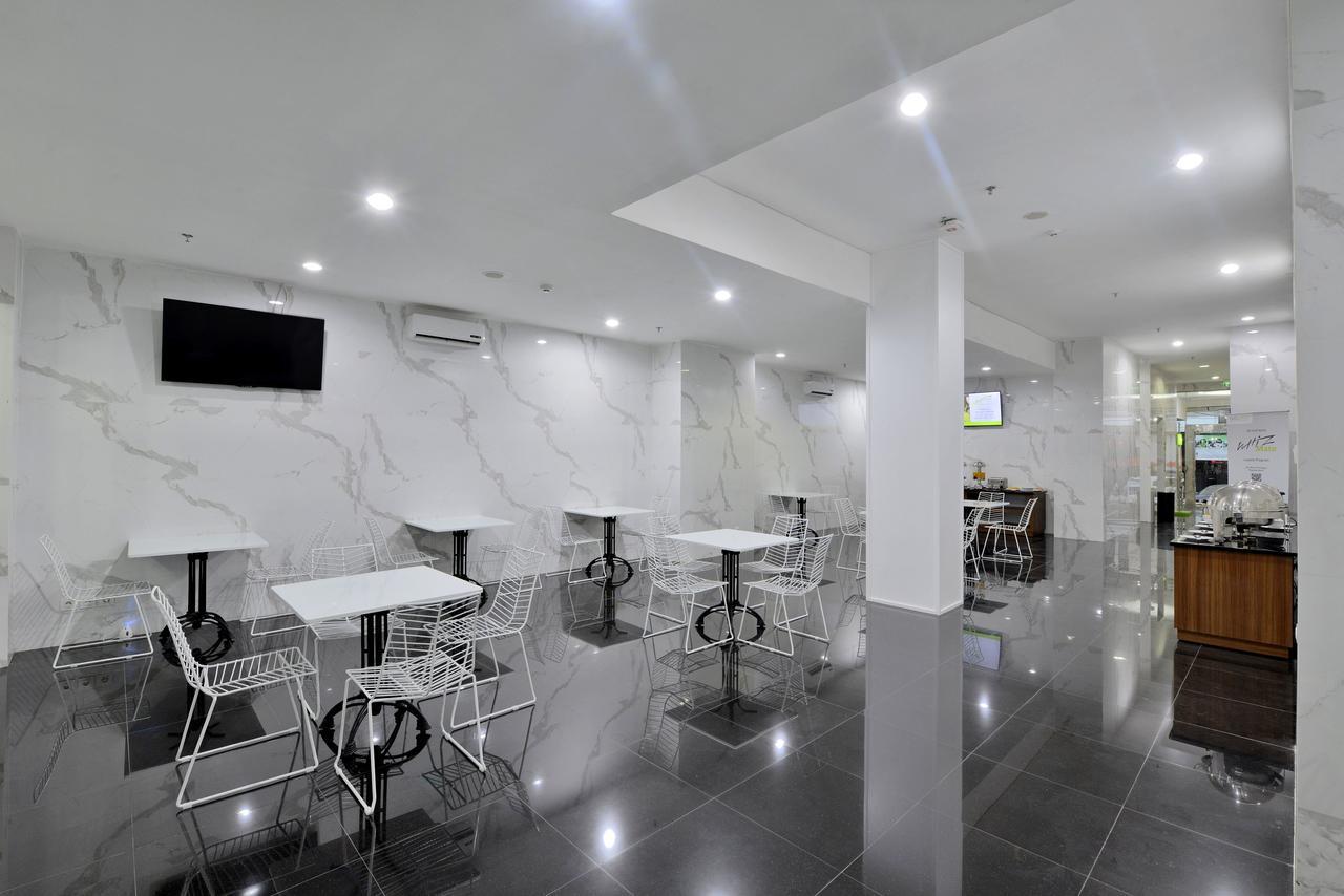 Whiz Hotel Falatehan Yakarta Exterior foto
